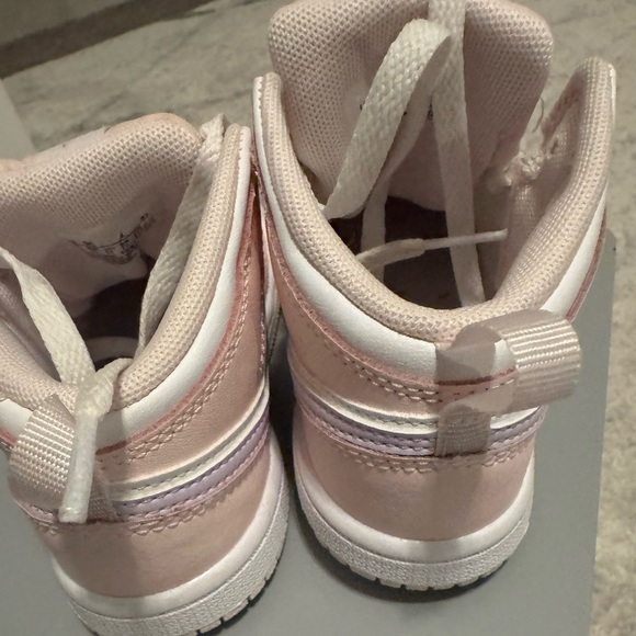 Jordan 1 mid toddler shoes - Picture 2 of 6